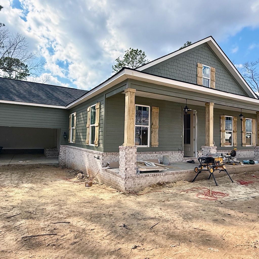 view of front facade featuring covered porch