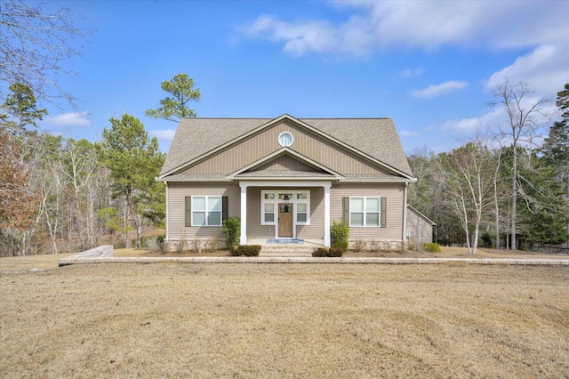 craftsman-style house featuring a front lawn