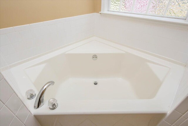 900 Mitchell Ln, Evans, GA 30809 - bathroom with a bath