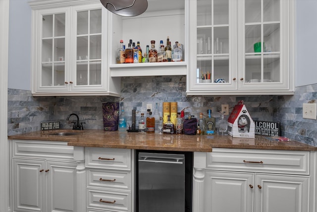 5099 Grande Park, Evans, GA 30809 - indoor wet bar with decorative backsplash