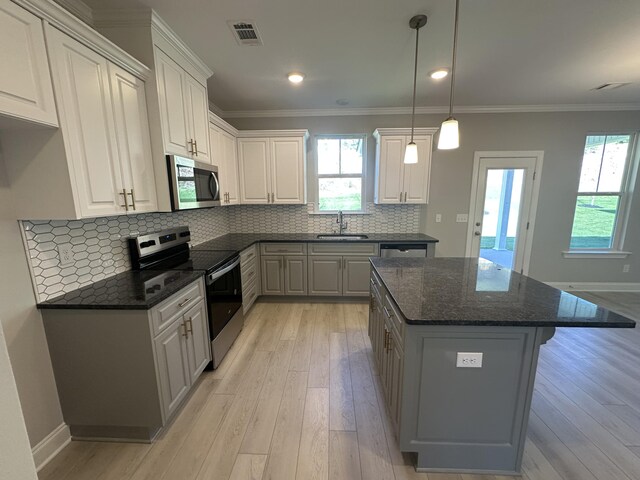 5051 Anna Way Unit Fb23, North Augusta, SC 29841 - kitchen featuring sink, appliances with stainless steel finishes, hanging light fixtures, a kitchen island, and decorative backsplash