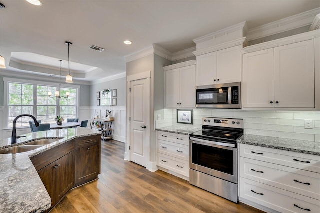338 Pro Cir, Mccormick, SC 29835 - kitchen with visible vents, crown molding, stainless steel appliances, a raised ceiling, and a sink