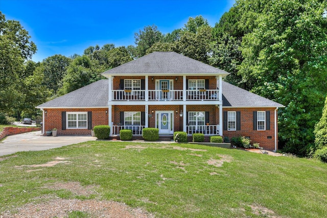 view of front of house featuring a porch and a front yard