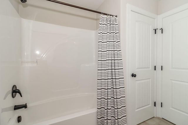 bathroom featuring shower / bath combo with shower curtain