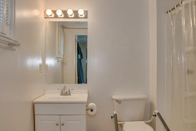 2336 Redwood Dr, Augusta, GA 30904 - full bath with vanity, toilet, and a shower with shower curtain