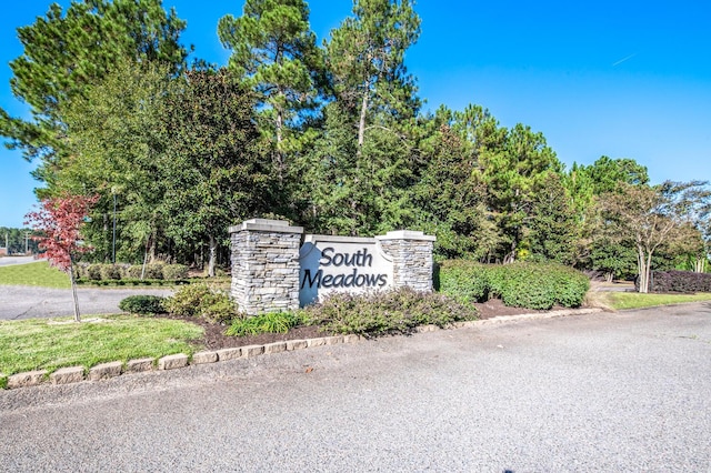 view of community / neighborhood sign