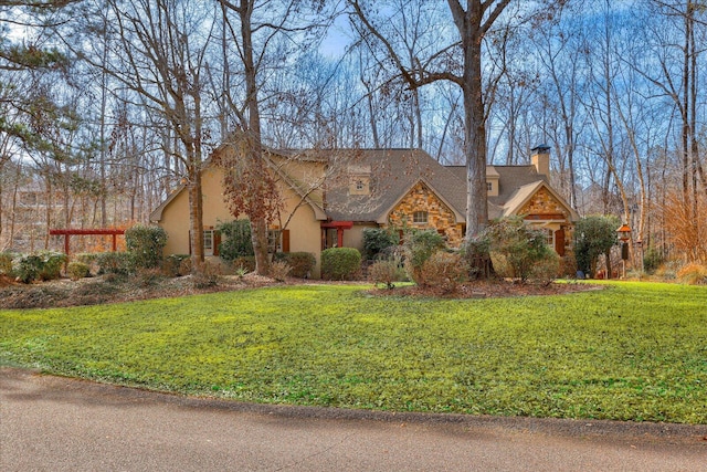 view of front of property with a front yard