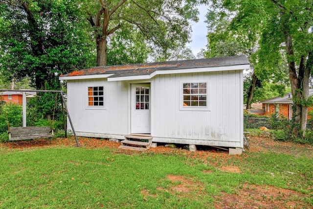 view of outdoor structure with a yard