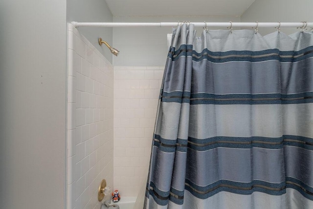 bathroom with shower / tub combo with curtain