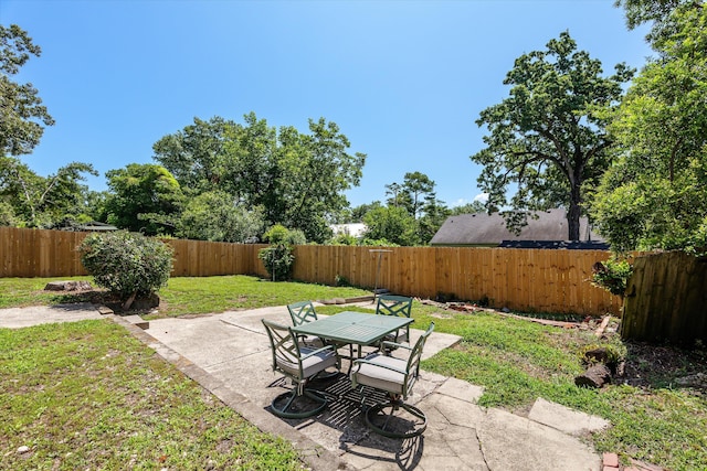 1738 Kissingbower Rd, Augusta, GA 30904 - fenced backyard featuring a patio and outdoor dining area