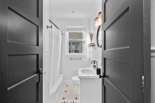 1738 Kissingbower Rd, Augusta, GA 30904 - full bath featuring vanity, tile patterned floors, and shower / tub combo with curtain