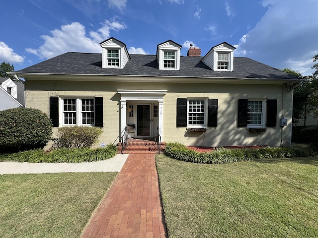 view of front of house with a front lawn