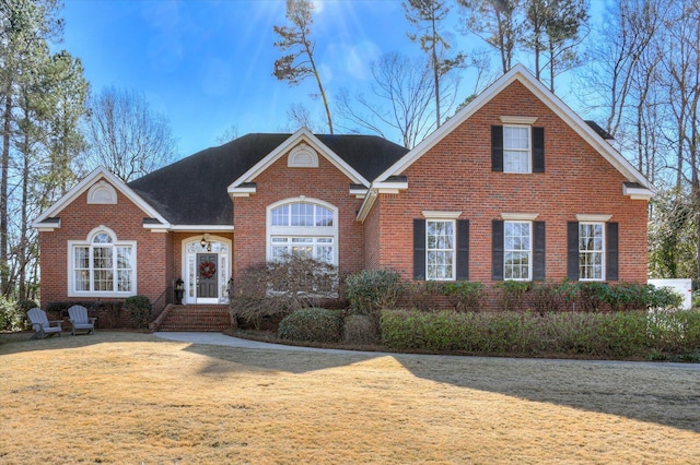 view of front property featuring a front yard