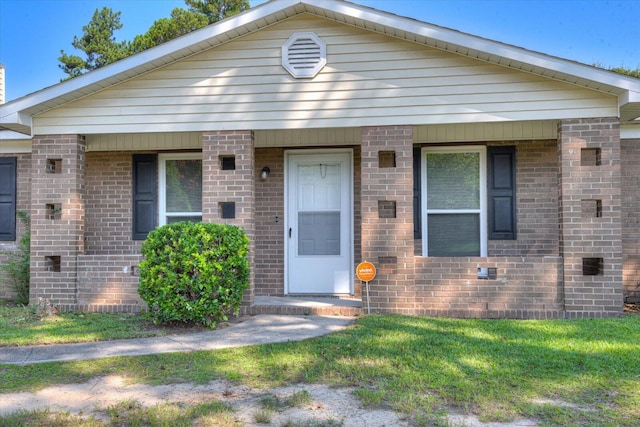 view of front of home with a front yard