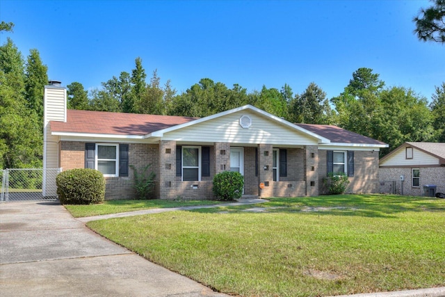 ranch-style home featuring a front lawn