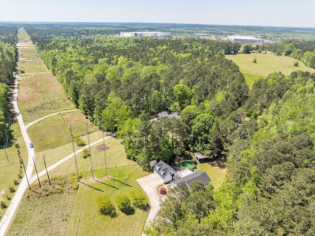 birds eye view of property featuring a forest view