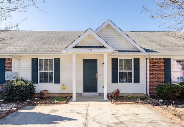 view of front of property