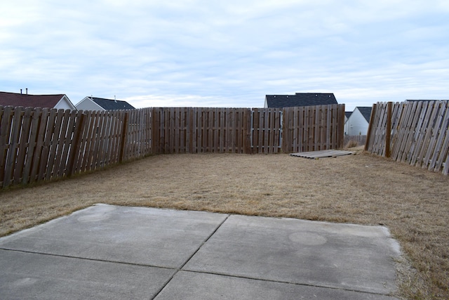 view of yard featuring a patio