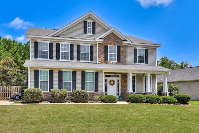 view of front of property featuring a front lawn