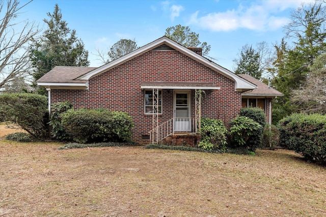 bungalow-style home featuring a front lawn