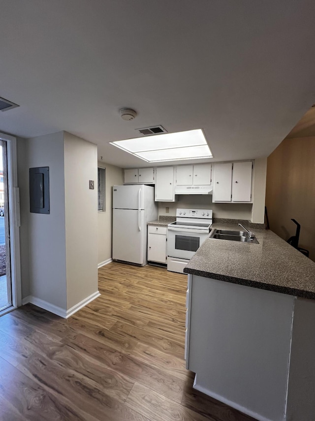 1404 Windsong Cir, Augusta, GA 30907 - kitchen featuring white appliances, a sink, dark countertops, and wood finished floors
