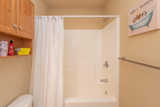 6003 Reynolds Cir, Grovetown, GA 30813 - full bath featuring toilet and shower / tub combo with curtain