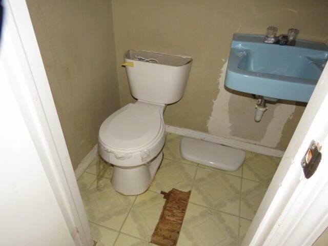 2202 Vireo Dr, North Augusta, SC 29841 - bathroom with toilet