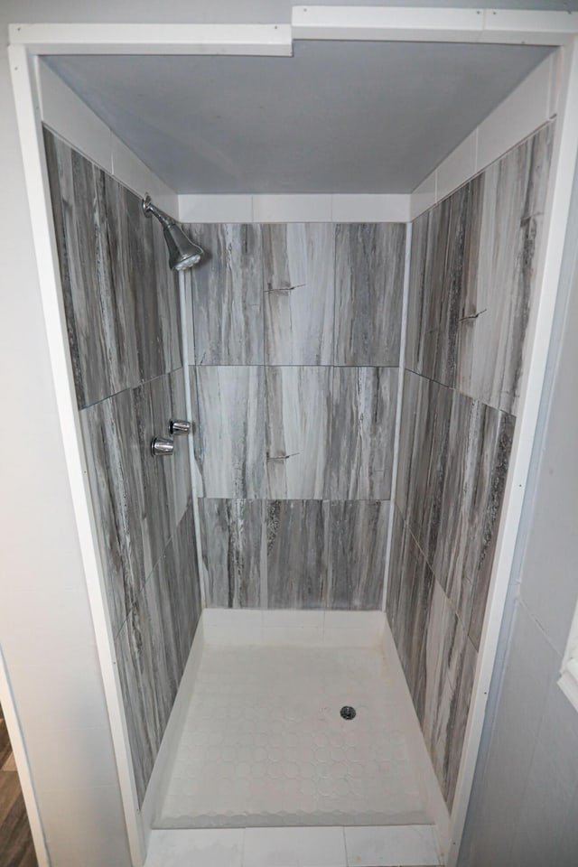 bathroom with a tile shower