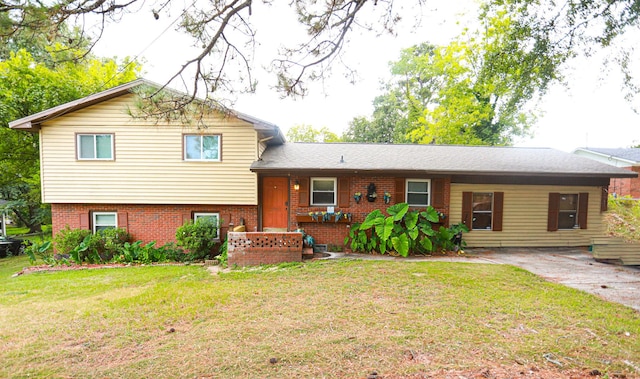 split level home featuring a front lawn