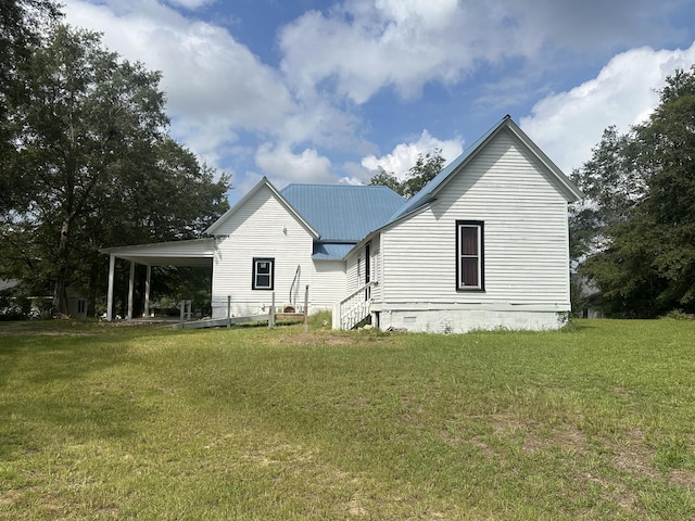 back of house featuring a yard