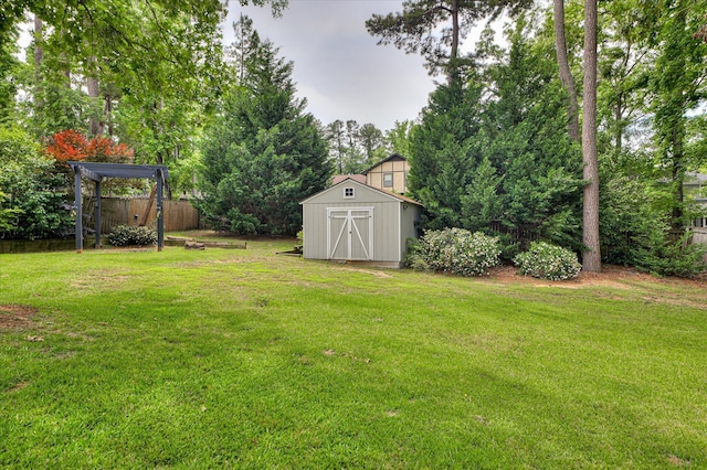 view of yard featuring a storage shed, an outbuilding, and view of scattered trees