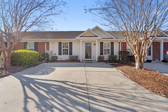 ranch-style home featuring brick siding