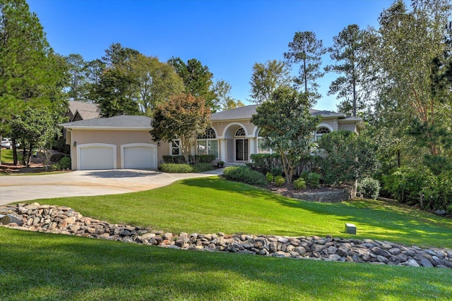 view of front of home featuring a front yard and a garage