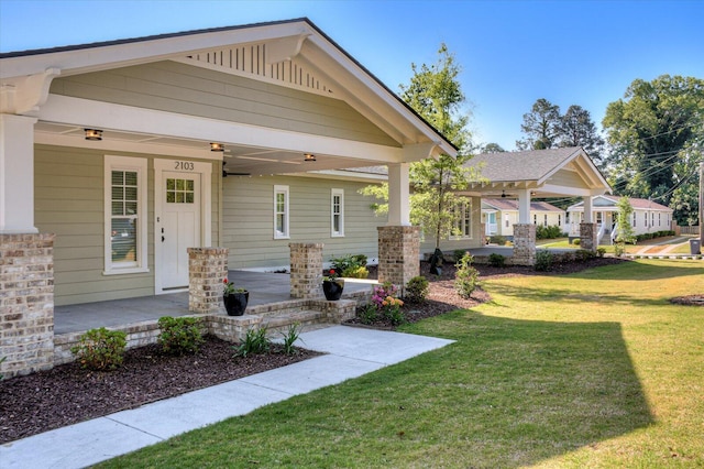 craftsman-style house featuring a porch and a front lawn