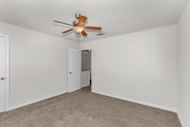 carpeted empty room featuring ceiling fan