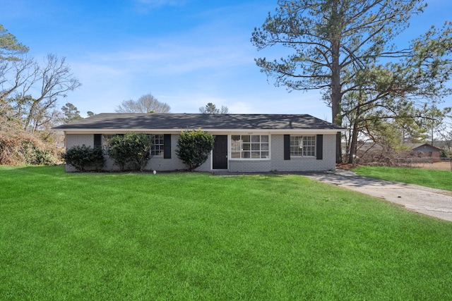 ranch-style house featuring a front yard and brick siding