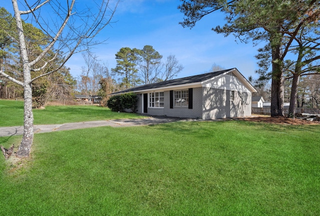 view of front of house with a front lawn and brick siding