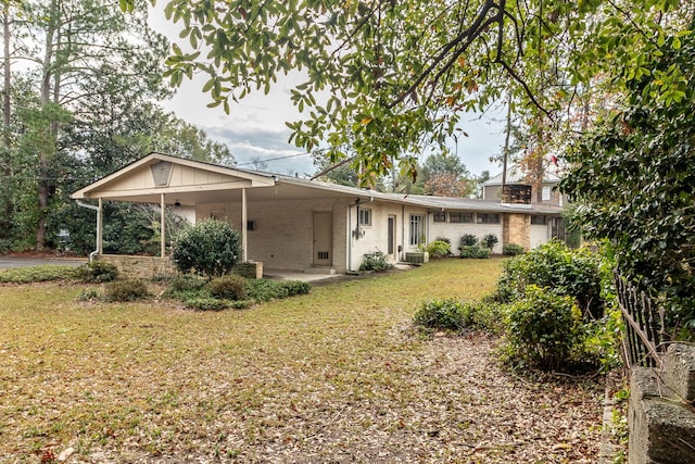 rear view of house featuring a yard