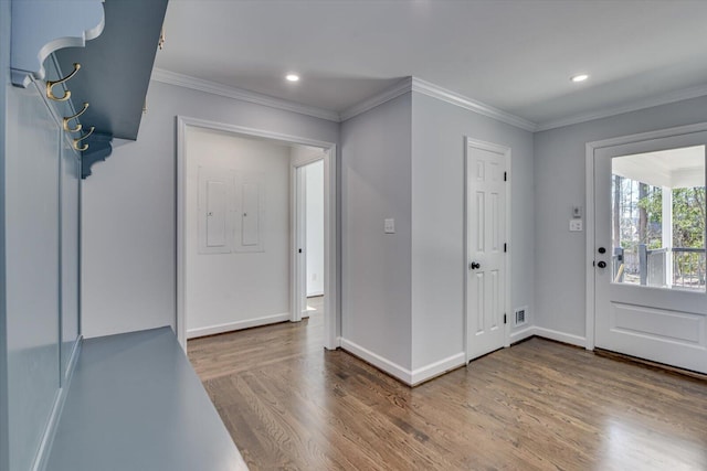 foyer entrance with baseboards, visible vents, ornamental molding, wood finished floors, and recessed lighting