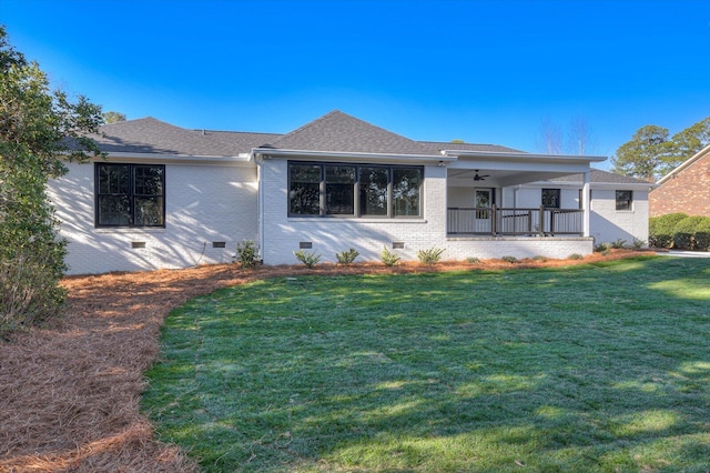 view of front of house with ceiling fan, a shingled roof, brick siding, crawl space, and a front yard