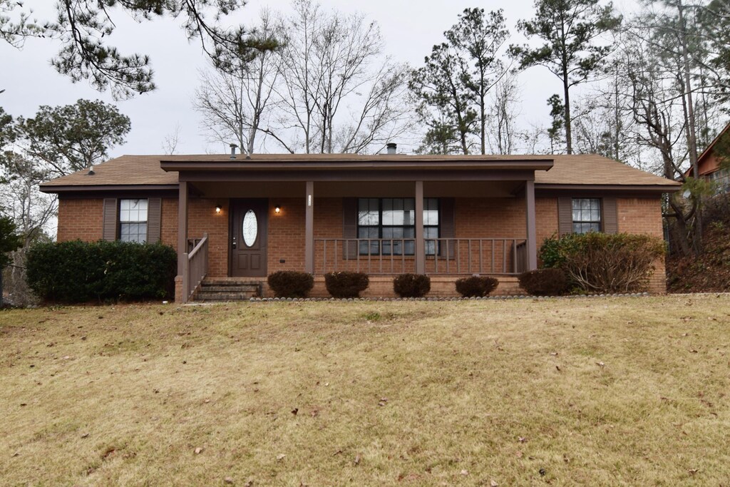 view of front of home featuring a front lawn and a porch