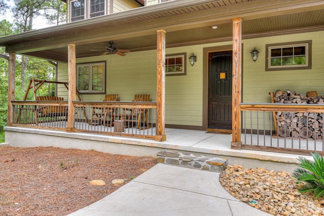 property entrance with ceiling fan and covered porch