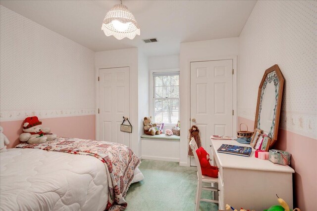 bedroom with carpet flooring