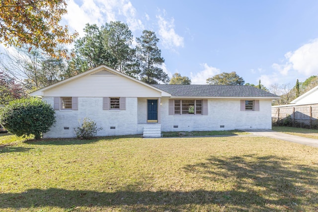 single story home featuring a front yard