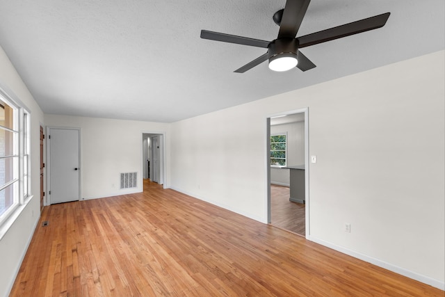 empty room featuring light hardwood / wood-style floors and ceiling fan