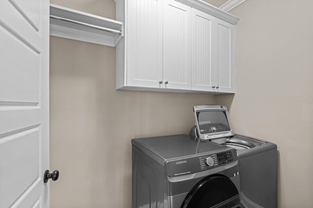 884 Willow Lk, Evans, GA 30809 - laundry area featuring washing machine and clothes dryer and cabinet space