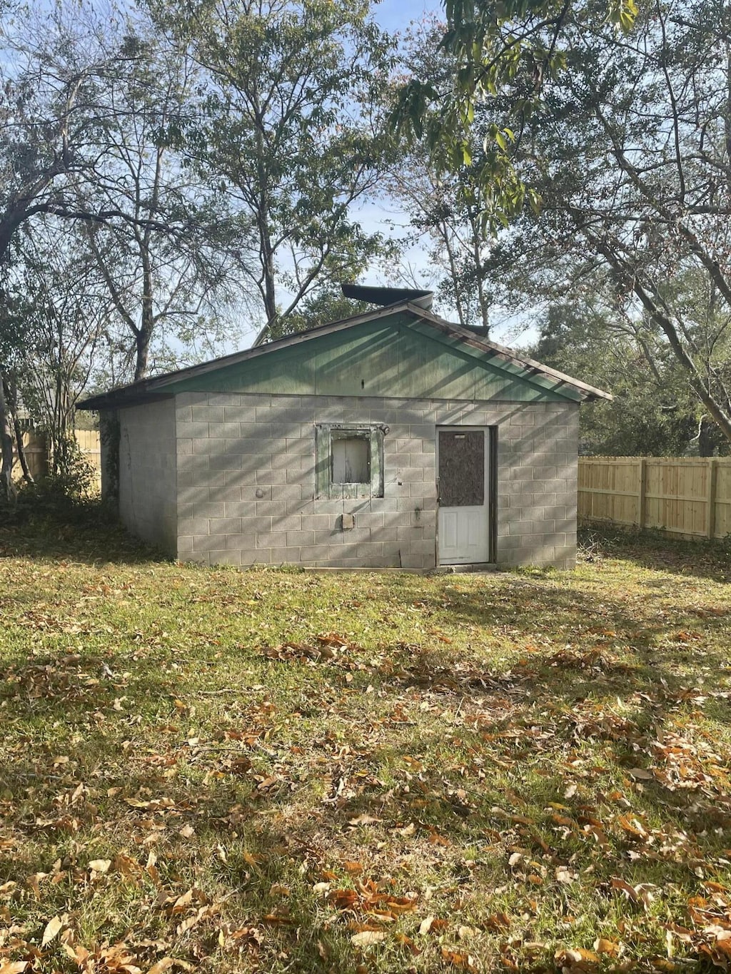 view of outbuilding