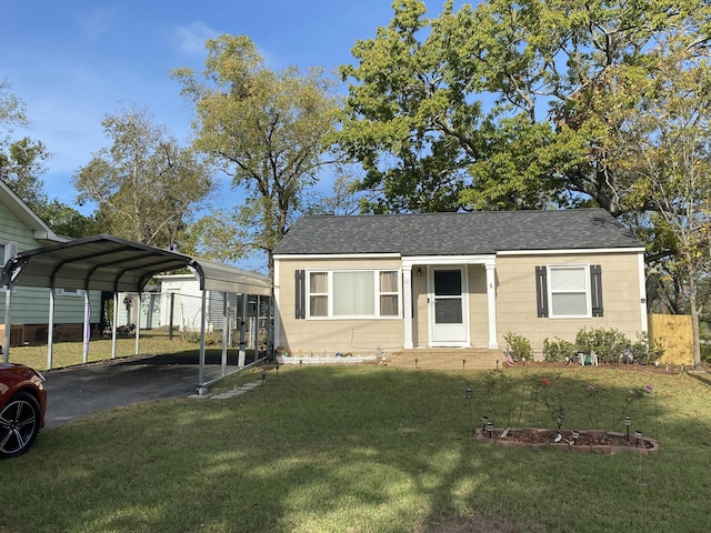 view of front of house featuring a front lawn and a carport