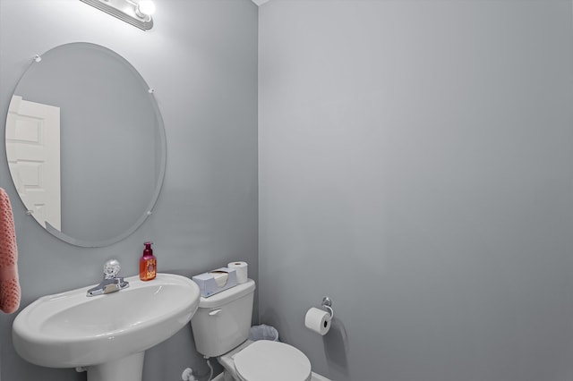 bathroom featuring a sink and toilet