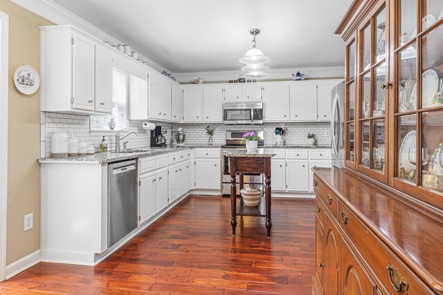 4161 Eagle Nest Dr, Evans, GA 30809 - kitchen with appliances with stainless steel finishes, a sink, dark wood finished floors, and baseboards